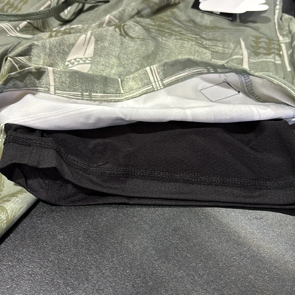 Quicksilver Board shorts,lined elastic waist,hip pockets,back velcro pocket,key